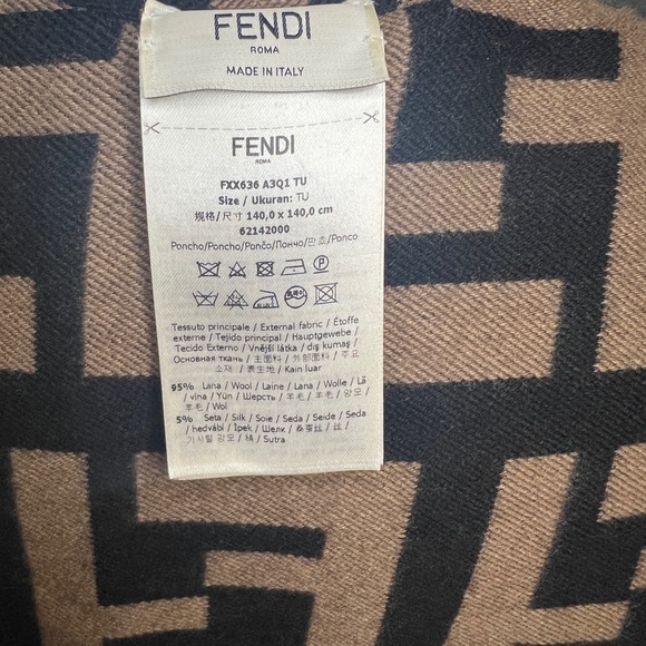 Fendi - FF Poncho - Picture 6 of 8